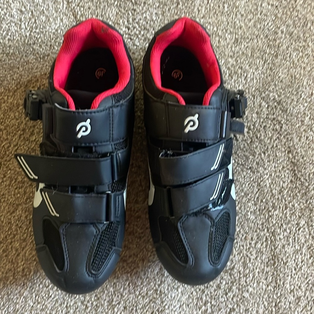 Peloton cycling shoes, size 39 women like new worn only a few times